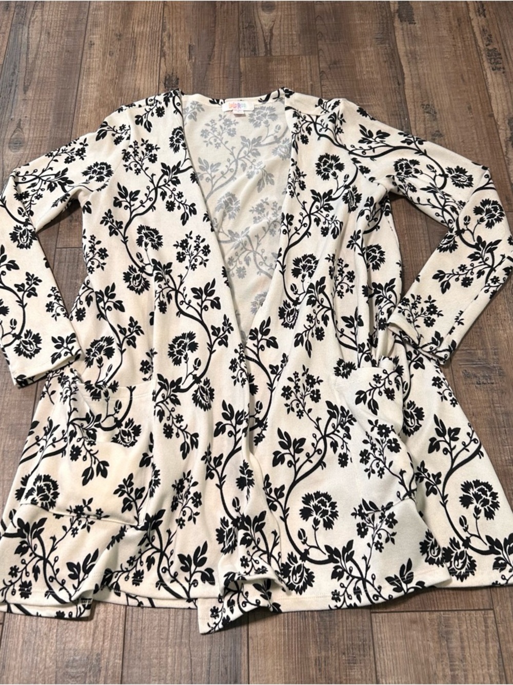 Lularoe Caroline‎ Cardigan Sweater Black And White Floral Size Small